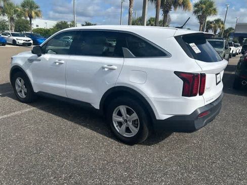 Used 2023 Kia Sorento LX FWD image 15