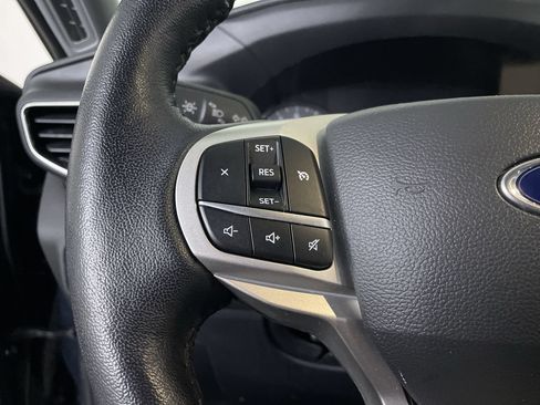 Used 2022 Ford Explorer XLT w/ Equipment Group 202A AWD/4WD image 25