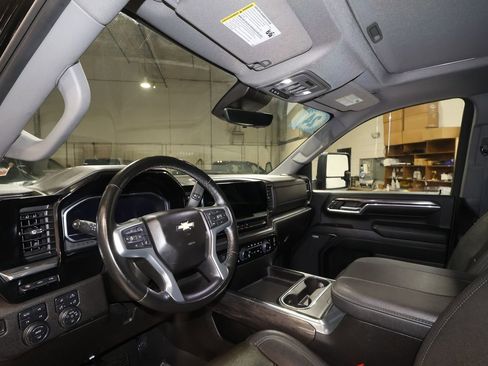 Certified 2024 Chevrolet Silverado 2500 LTZ w/ LTZ Premium Package image 9