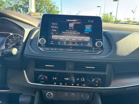 Certified 2023 Nissan Rogue SV FWD image 17