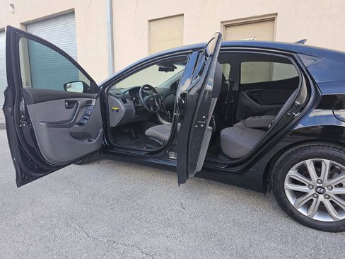 Used 2014 Hyundai Elantra SE w/ Option Group 02 FWD image 16