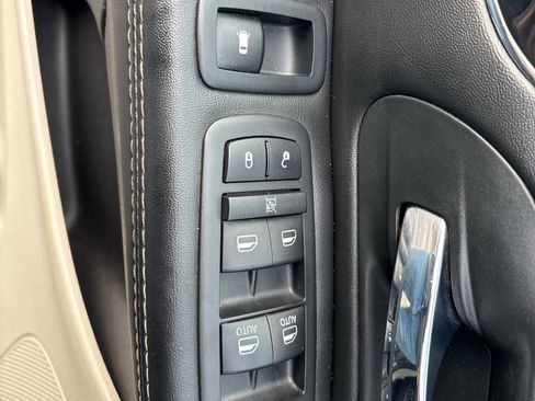 Used 2020 Dodge Grand Caravan SXT image 14