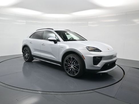 New 2025 Porsche Macan 4S Electric image 32