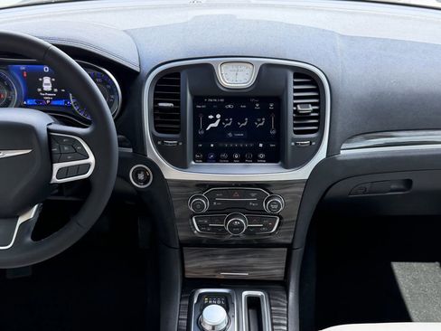 Used 2022 Chrysler 300 Touring L RWD image 14