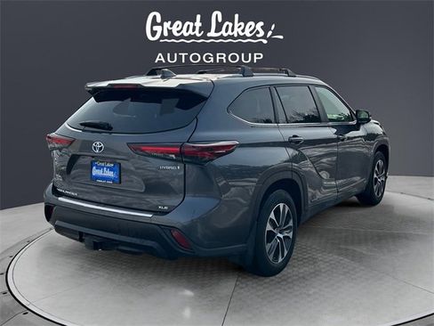 Used 2024 Toyota Highlander XLE image 5
