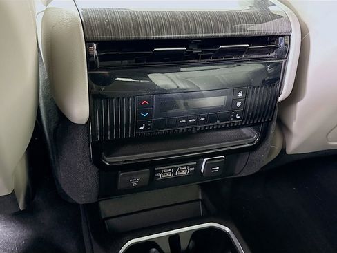 Used 2022 Jeep Wagoneer Series III w/ Flexible Seating Group image 29