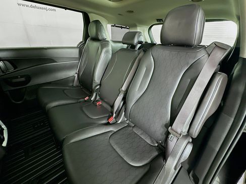 Used 2025 Kia Carnival SX w/ SX Dark Edition Package FWD image 24