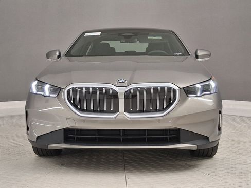 New 2026 BMW 530i w/ Convenience Package image 4
