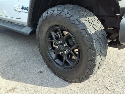 Used 2024 Jeep Wrangler Unlimited AWD/4WD image 4