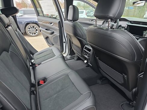 New 2026 Jeep Grand Cherokee Altitude image 11