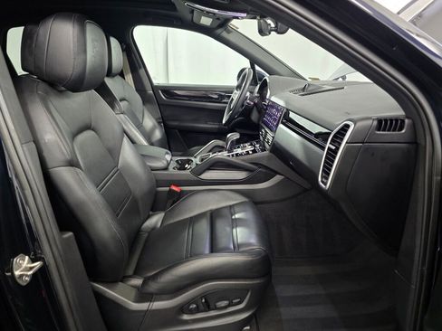 Certified 2023 Porsche Cayenne Platinum Edition AWD/4WD image 28