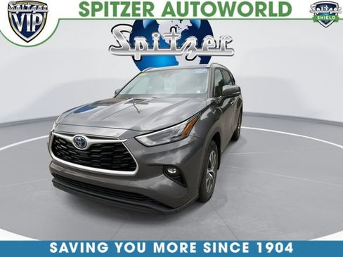 Used 2022 Toyota Highlander XLE AWD/4WD image 3