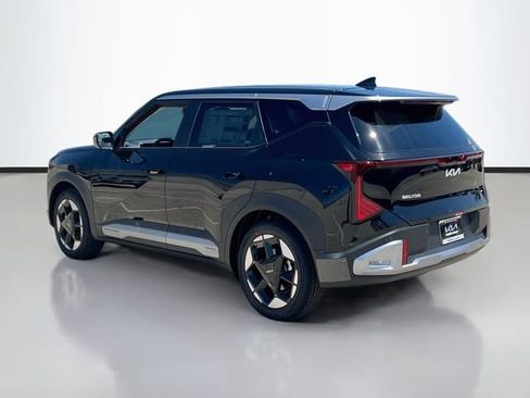 New 2027 Kia Seltos S FWD image 5