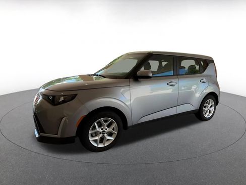 Used 2025 Kia Soul LX w/ LX Technology Package FWD image 7