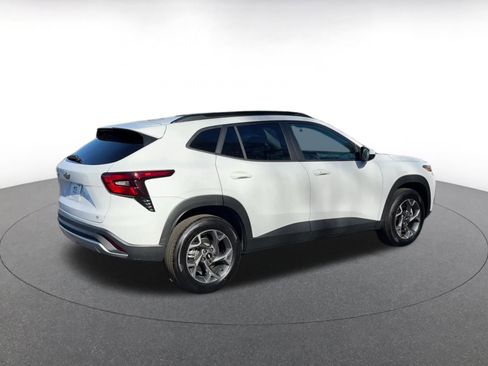 Used 2025 Chevrolet Trax LT w/ LT Convenience Package image 15