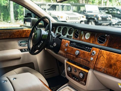 Used 2004 Rolls-Royce Phantom Sedan RWD image 37