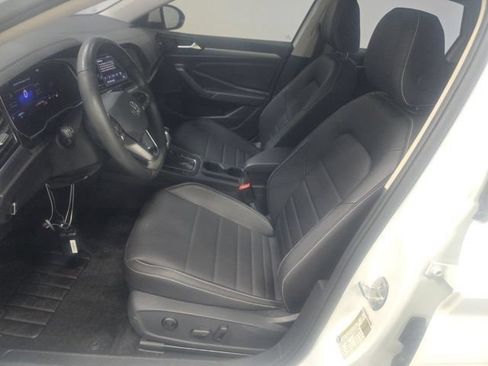 Used 2024 Volkswagen Jetta SE w/ Panoramic Sunroof Package FWD image 5