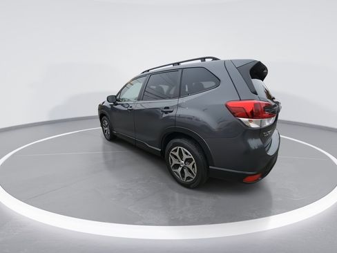 Used 2022 Subaru Forester Premium image 6