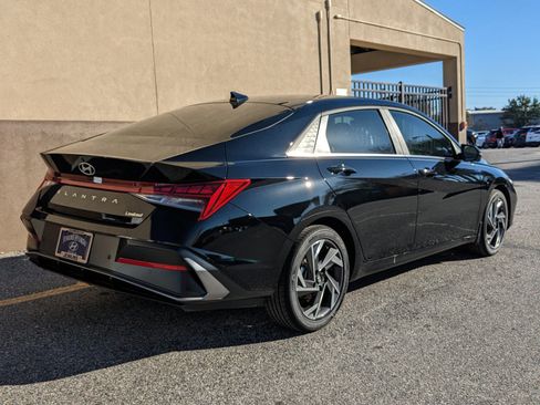 New 2025 Hyundai Elantra Limited image 5