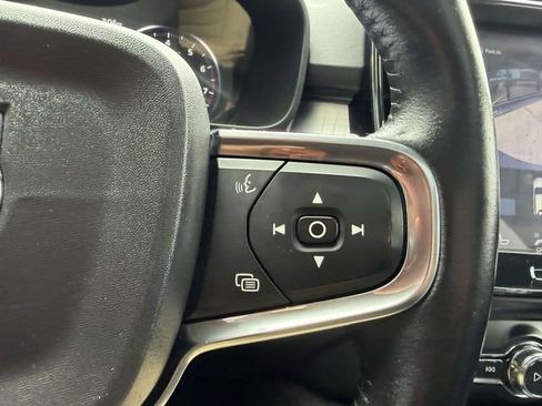 Used 2019 Volvo XC40 T5 Momentum AWD/4WD image 23