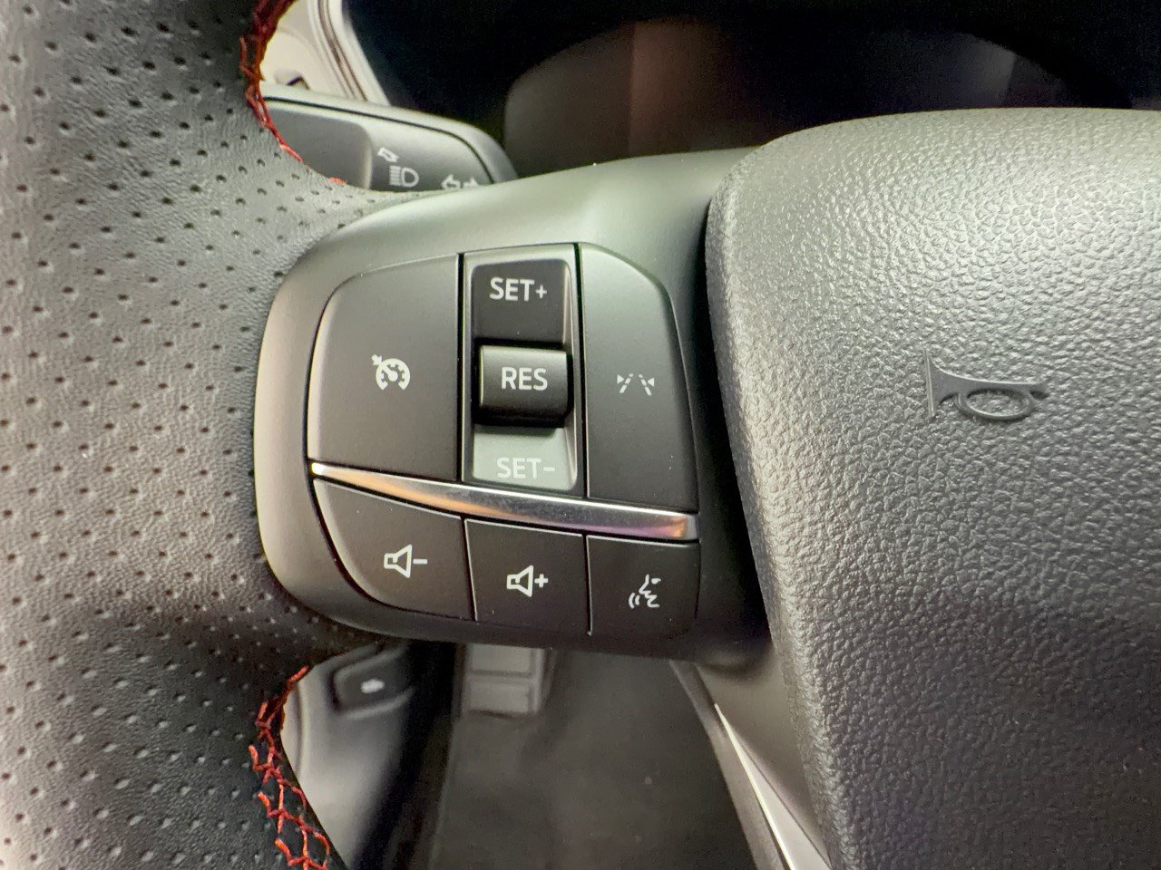 Certified 2025 Ford Escape ST-Line FWD image 18