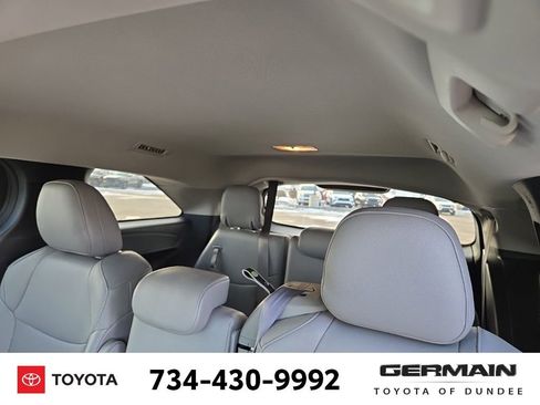 Used 2025 Toyota Sienna XLE image 23