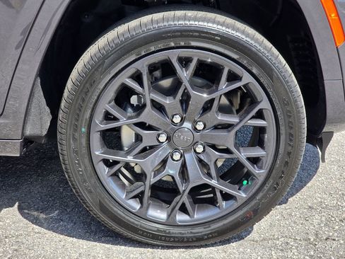 New 2026 Jeep Grand Cherokee L Summit AWD/4WD image 15
