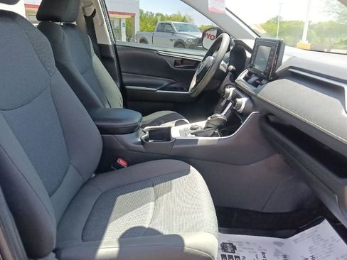 Used 2022 Toyota RAV4 LE AWD/4WD image 30