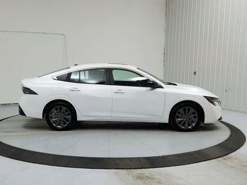 New 2026 Nissan Sentra SL w/ Floor Mat Package image 8