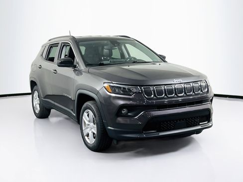 Used 2022 Jeep Compass Latitude AWD/4WD image 3