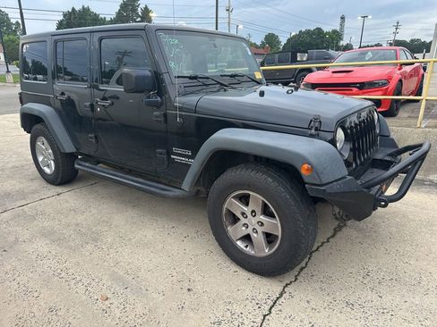 Used 2015 Jeep Wrangler Unlimited Sport w/ Quick Order Package 24S AWD/4WD image 3