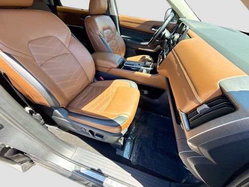 Used 2024 Nissan Pathfinder Platinum FWD image 15