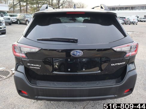 Used 2023 Subaru Outback Premium image 5