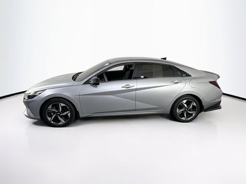 Used 2023 Hyundai Elantra SEL w/ Convenience Package FWD image 8