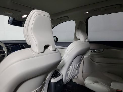 Certified 2024 Volvo XC90 T8 Ultimate w/ Lounge Package image 16