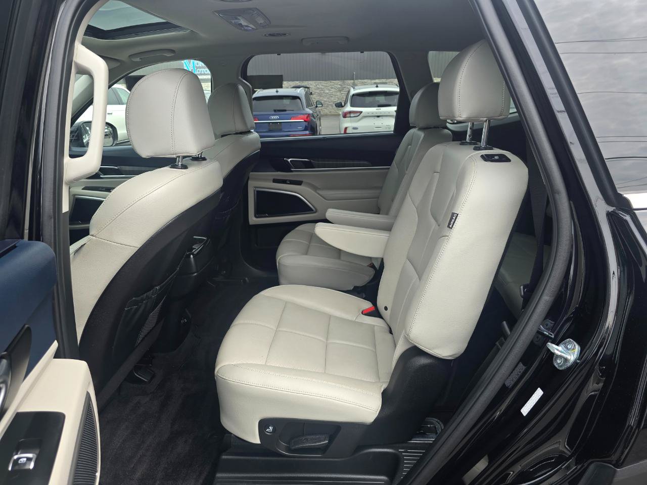 Used 2023 Kia Telluride EX w/ EX Captain's Chair Package AWD/4WD image 15