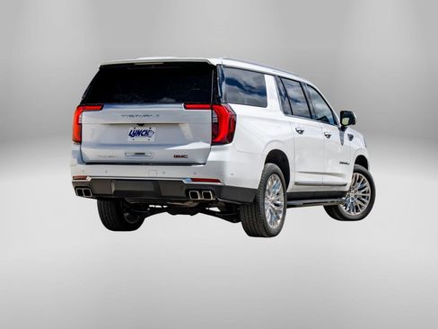 Used 2025 GMC Yukon XL Denali AWD/4WD image 9