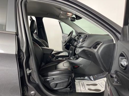 Used 2022 Jeep Cherokee Trailhawk w/ Comfort/Convenience Group AWD/4WD image 41