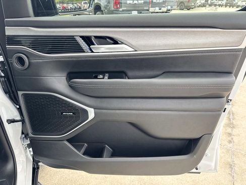 New 2026 Jeep Grand Wagoneer 4WD image 25