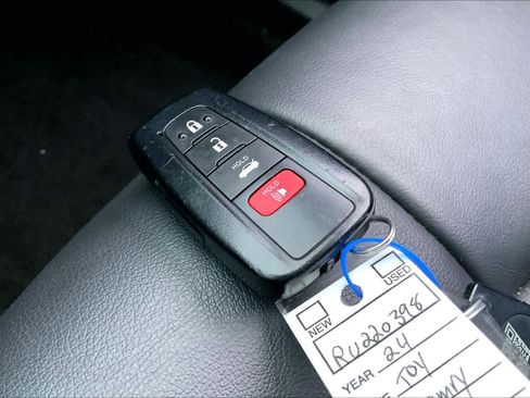 Used 2024 Toyota Camry XSE image 13