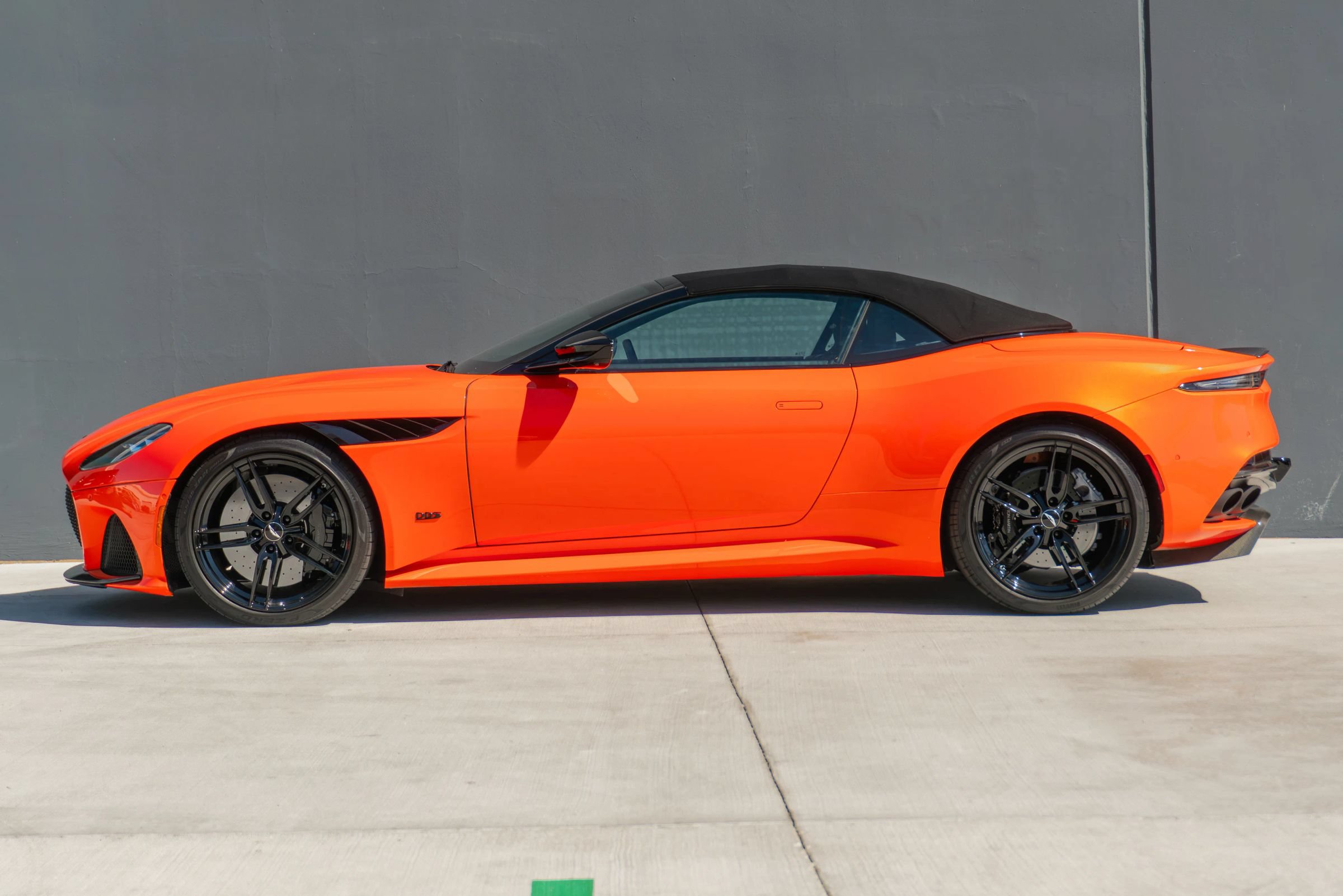 Used 2023 Aston Martin DBS Superleggera Volante RWD image 2
