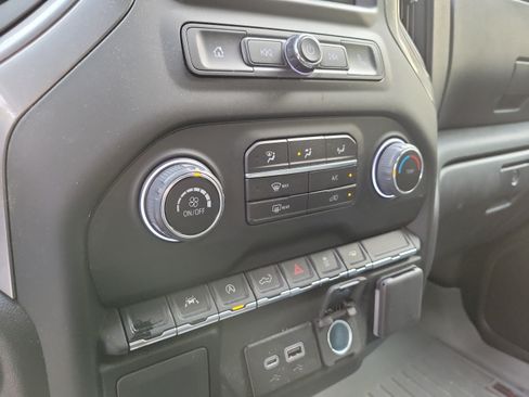 Used 2024 Chevrolet Silverado 1500 Custom w/ Turbomax Blackout Package RWD image 18