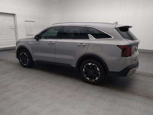 Used 2024 Kia Sorento S w/ Panoramic Sunroof Package FWD image 3