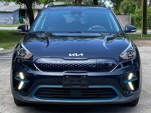 Used 2022 Kia Niro EX w/ Cold Weather Package FWD image 2
