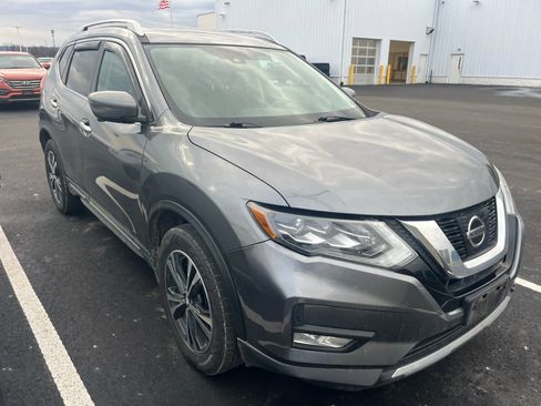Used 2017 Nissan Rogue SL w/ SL Premium Package image 3