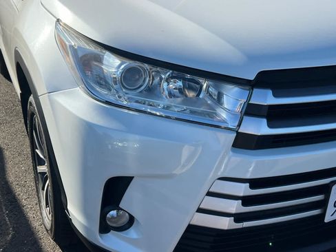 Used 2019 Toyota Highlander XLE AWD/4WD image 14