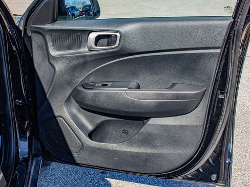 Used 2022 Hyundai Venue SE image 20