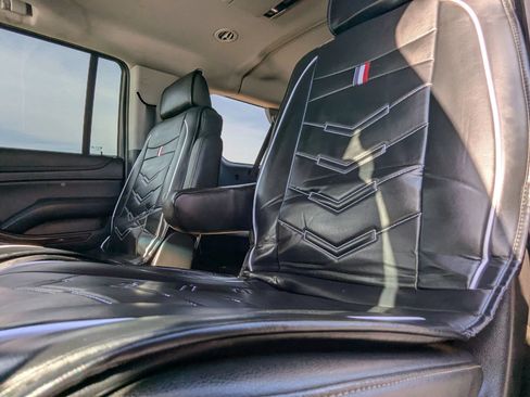 Used 2016 GMC Yukon XL SLT w/ Open Road Package AWD/4WD image 12