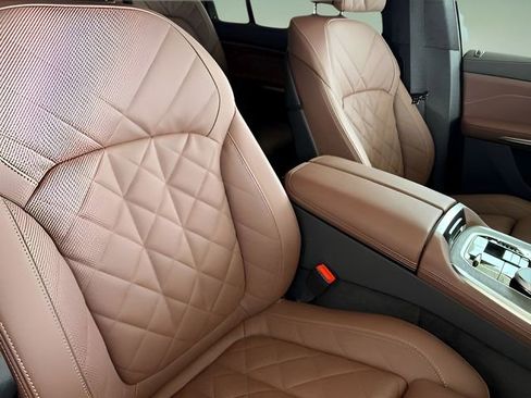 Used 2026 BMW X7 xDrive40i w/ M Sport Package image 28