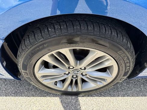 Used 2017 Toyota Camry SE image 12